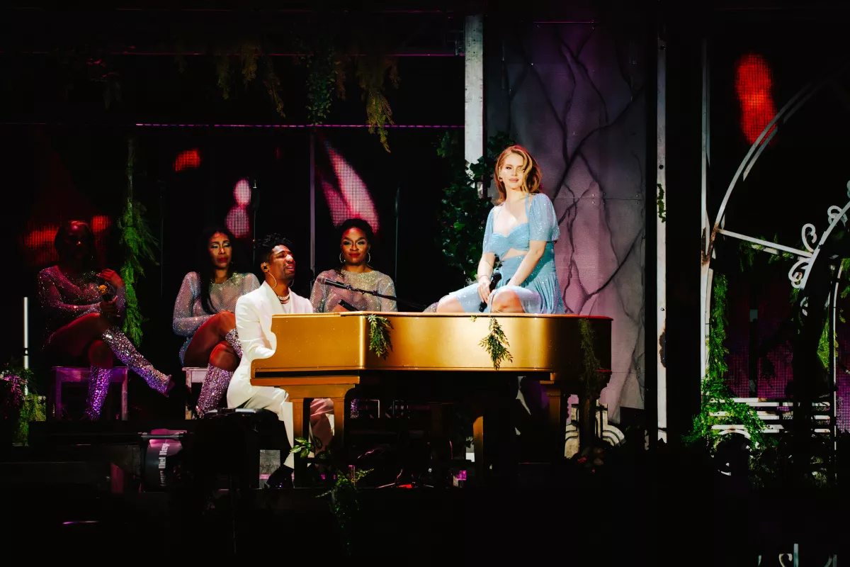 8_Lana Del Rey_Ghana.jpg