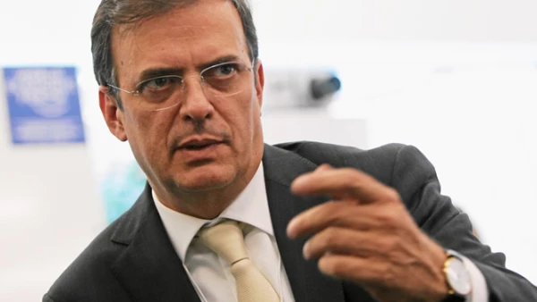 El Jefe de Gobierno del DF, Marcelo Ebrad, hablando en la mesa “¿Megaregiones o Megaproblemas?”.