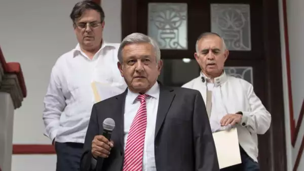 AMLO y gente