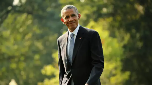 Barack Obama golfing