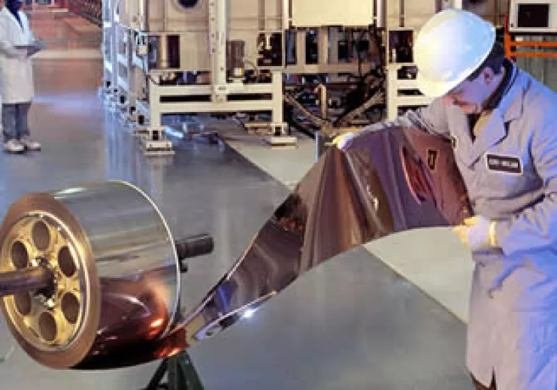 México tiene que lograr mejores condiciones para su desarrollo industrial. (Archivo)