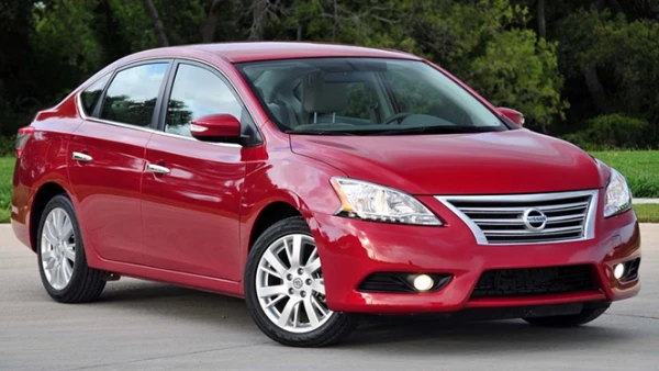 El modelo Sentra de Nissan presenta un defecto en el software que activa las bolsas de aire.