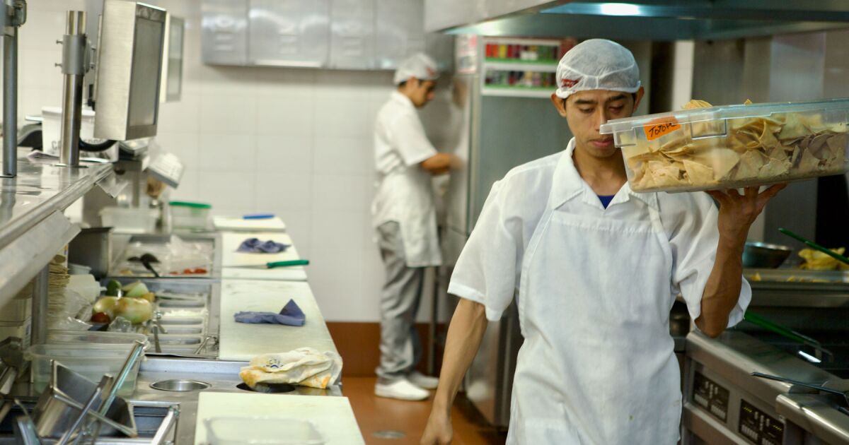 Ekonomistler büyük artışların neden risk olduğu konusunda uyarıyor