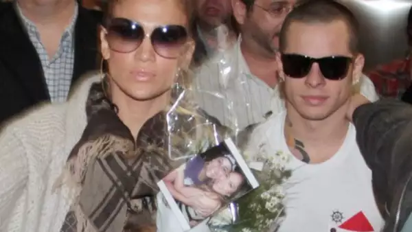 Al parecer Casper Smart quiere casarse con la cantante y se dice que está preocupado por poder darle un anillo a su altura.