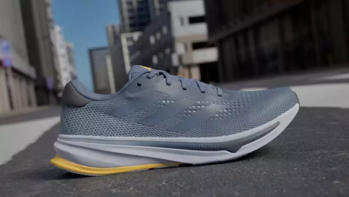 foto de los tenis supernova de adidas especiales para corredores