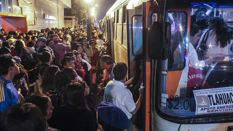Los camiones RTP destinados para los traslados gratuitos hacia Tláhuac eran insuficientes ante la gran afluencia de gente.