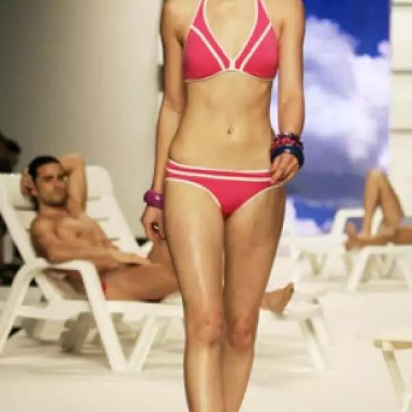 Si lo que buscas es mayor soporte, lo ideal es un halter que cubra todo el pecho, esto te hará sentir más cómoda y segura mientras disfrutas del sol.