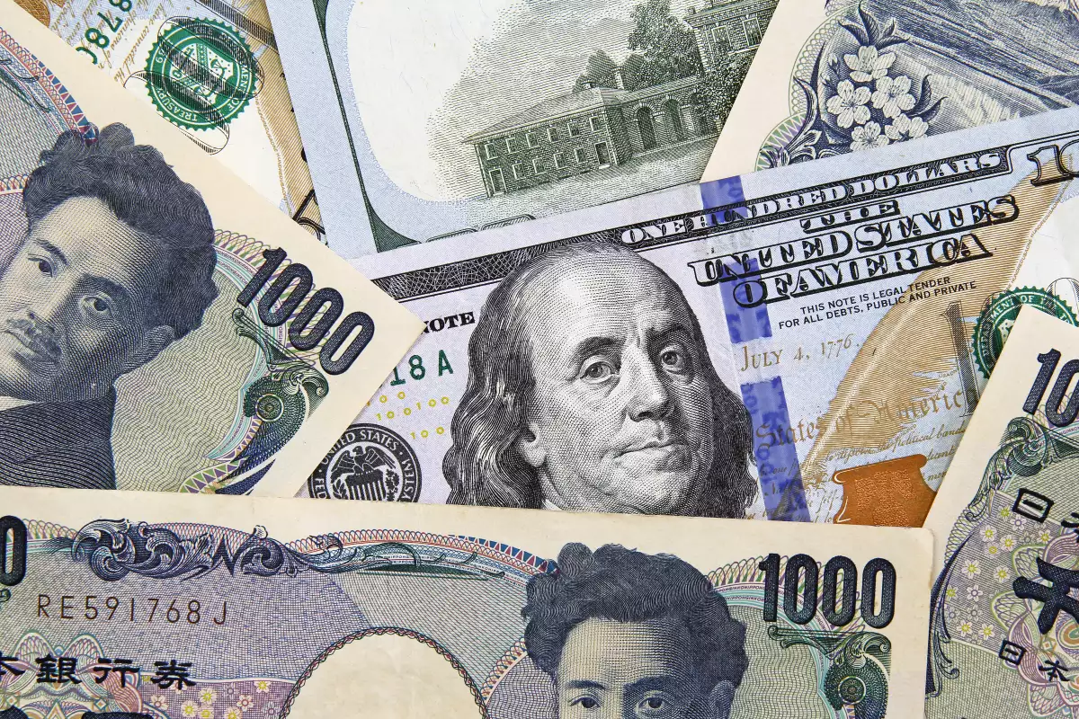 El tramo a 10 años por 16,300 millones de yenes se colocó a 1.09% y la parte a 20 años por 21,900 millones de yenes se colocó al 2.4%.