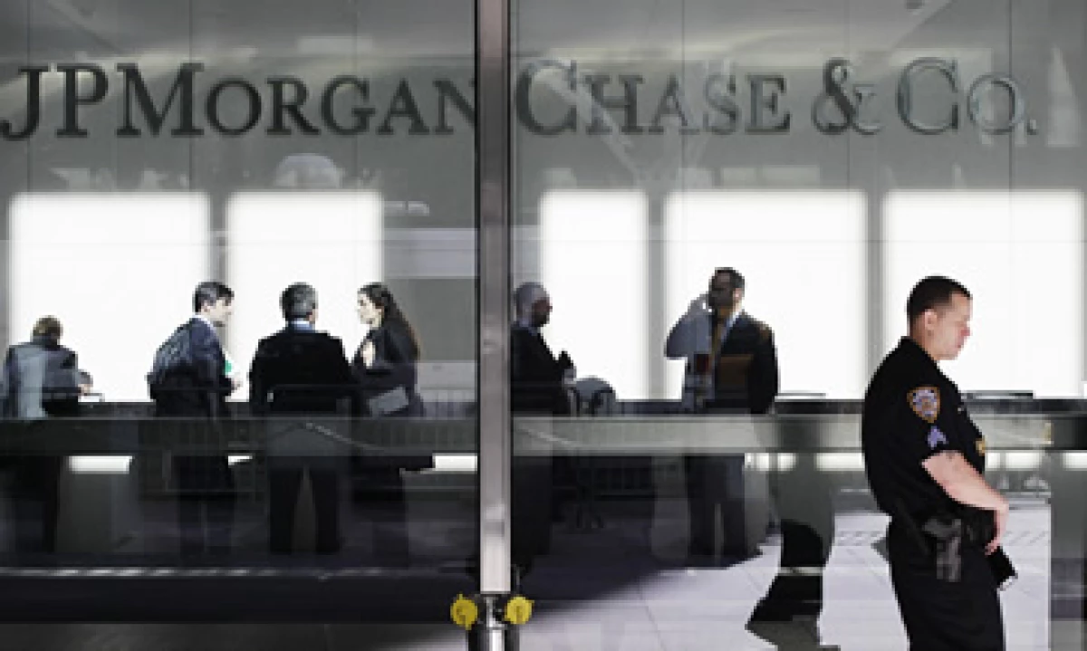 JP Morgan Chase anunció el jueves por la tarde que perdió dinero en transacciones de activos diseñadas para regentar el riesgo que corre con su propio dinero. (Foto: AP)
