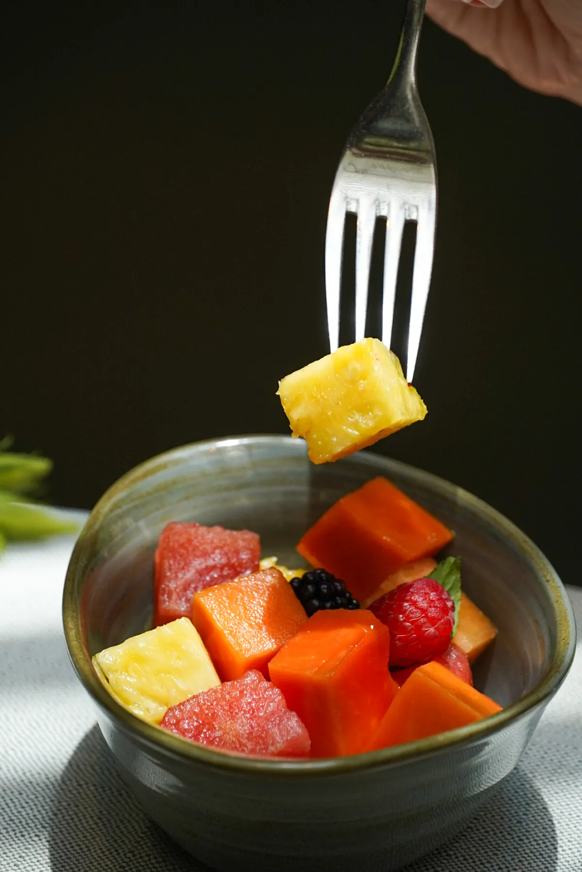 Plato de frutas mixtas en Emilio