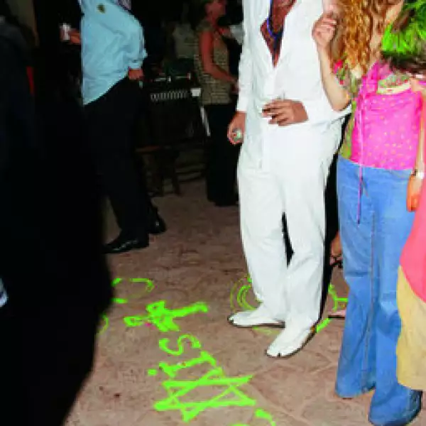 Billy Rovzar, Denisse de la Rue