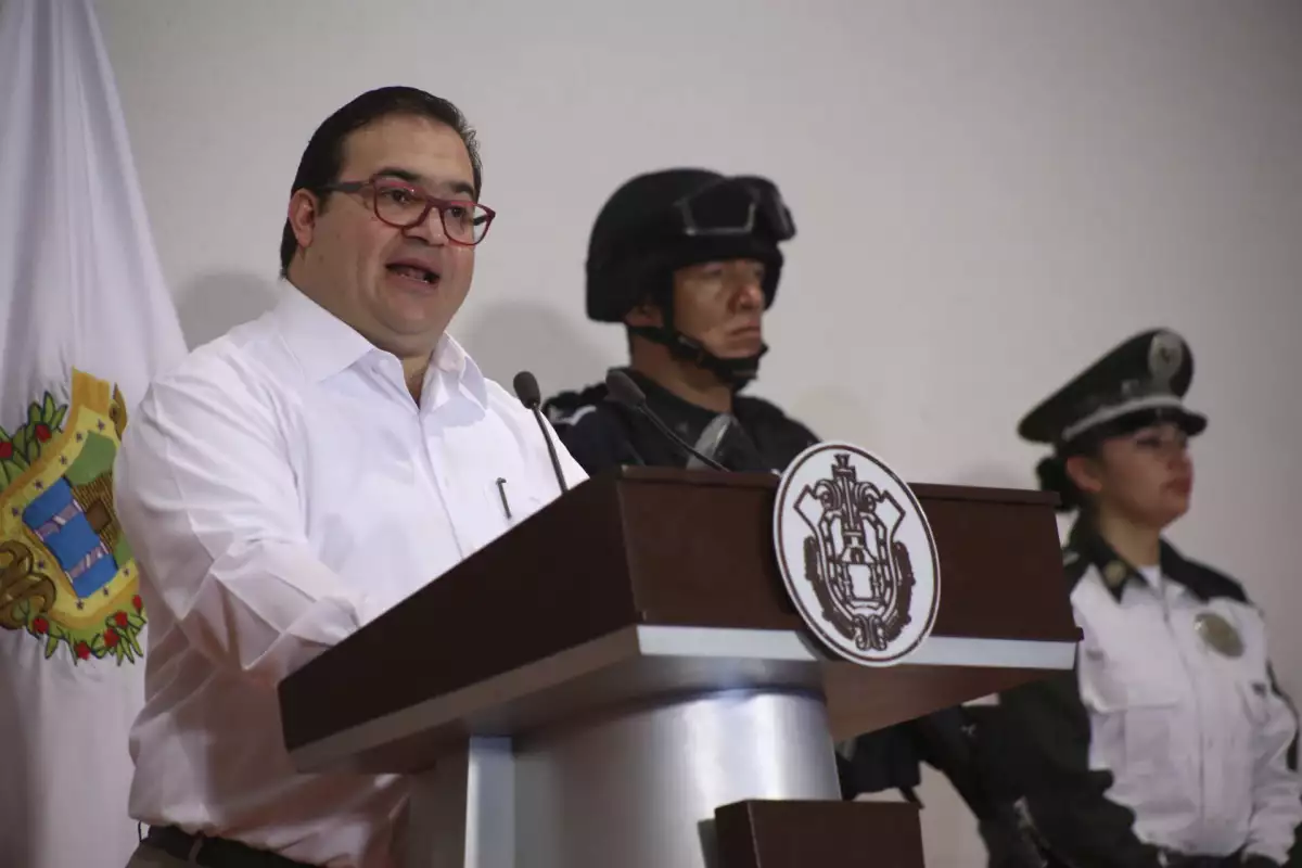 Javier Duarte reiteró el apoyo al presidente municipal de Papantla, Marcos Romero, para implementar el Mando Único en la entidad.
