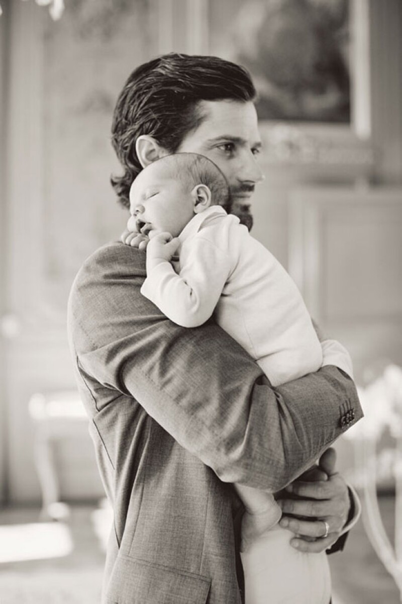 El guapo papá no pudo haber tenido mejor regalo que el tener a su familia.