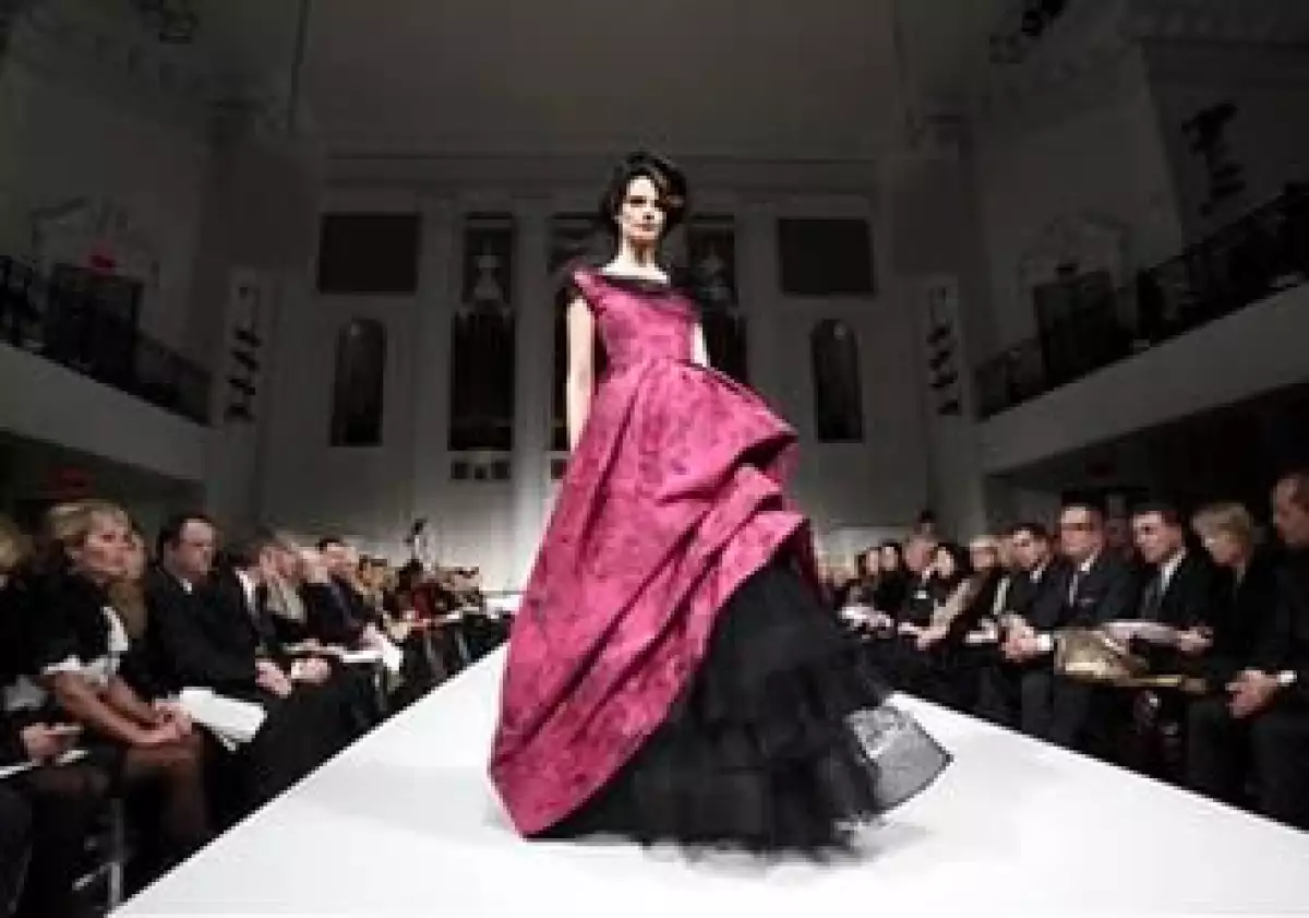 Oscar de la Renta presentó su colección de otoño 2010. (Foto: AP)