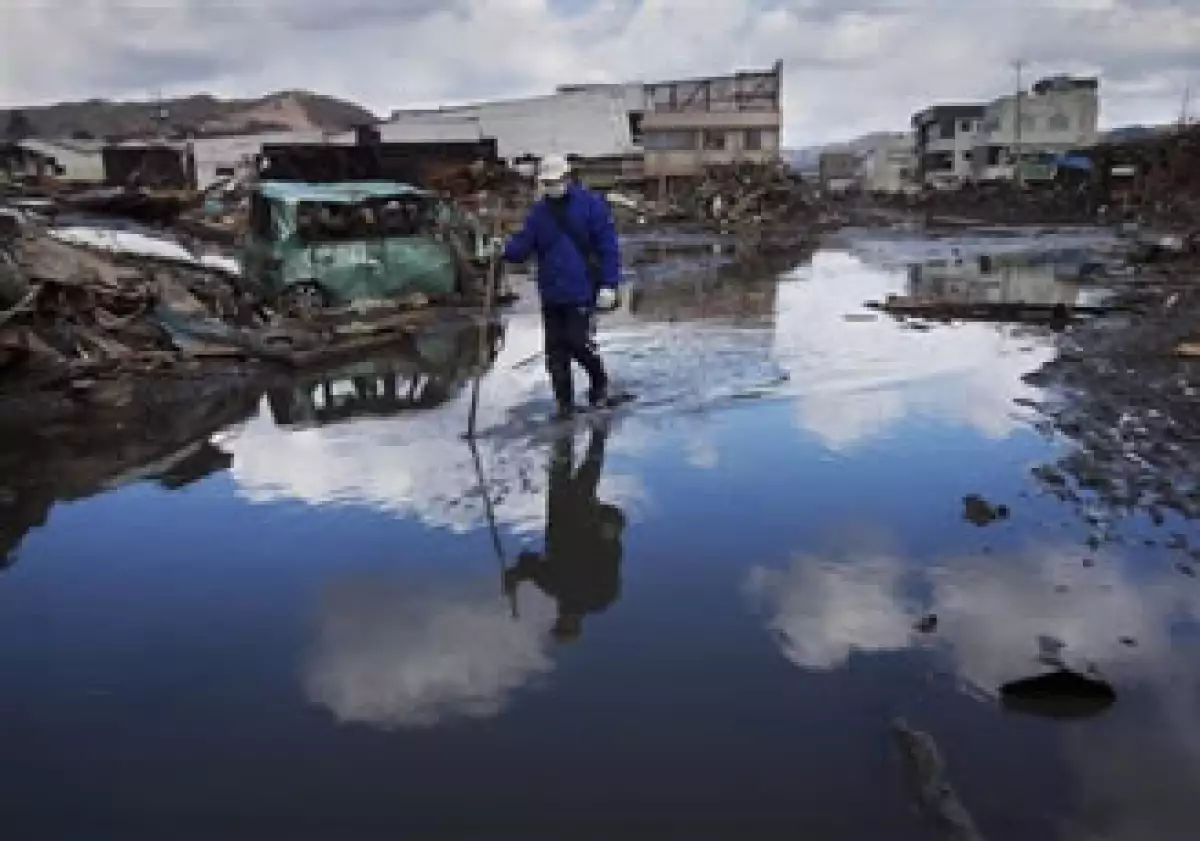 Los daños por el sismo y el tsunami podrían superar los 300,000 mdd. (Foto: AP)