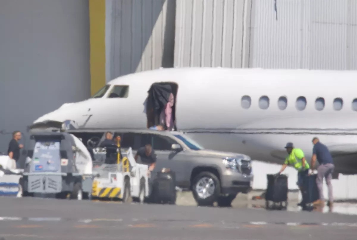 Taylor Swift ocupando su jet privado en agosto de 2021