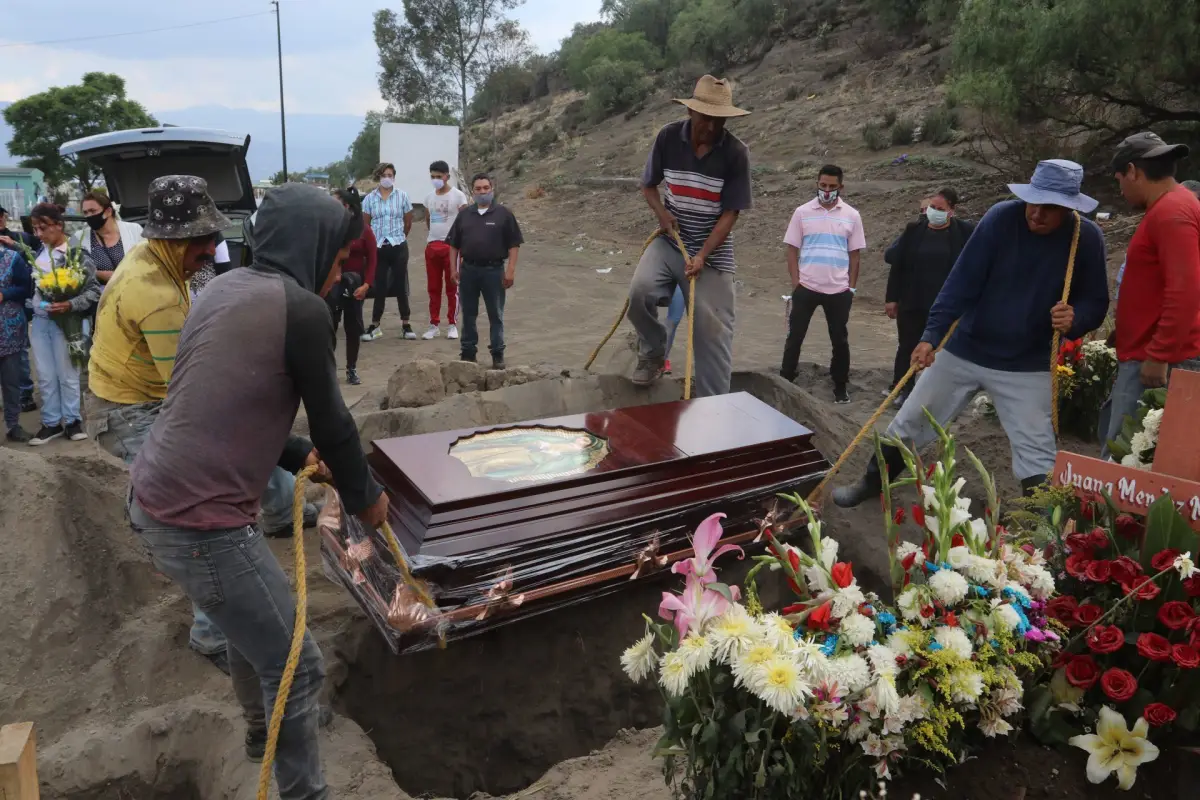 COVID y enfermedades del corazón causan casi 700,000 muertes extra en México