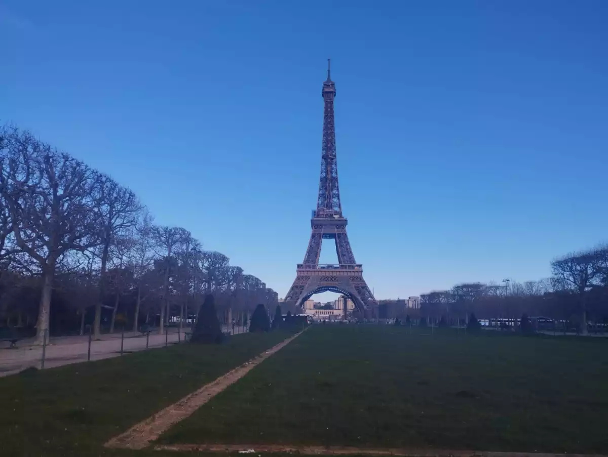 torre eiffel de noche
