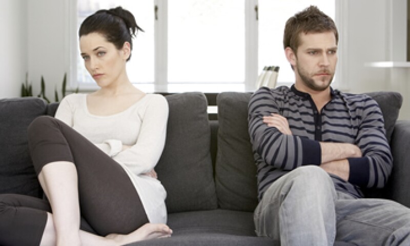 Largas jornadas de trabajo pueden ocasionar distanciamiento y escasa comunicación con la pareja. (Foto: Getty Images)