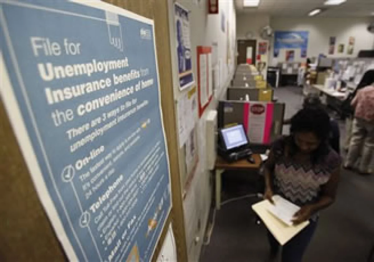 Economistas esperaban que la tasa de desempleo se mantuviera estable. (Foto: AP)