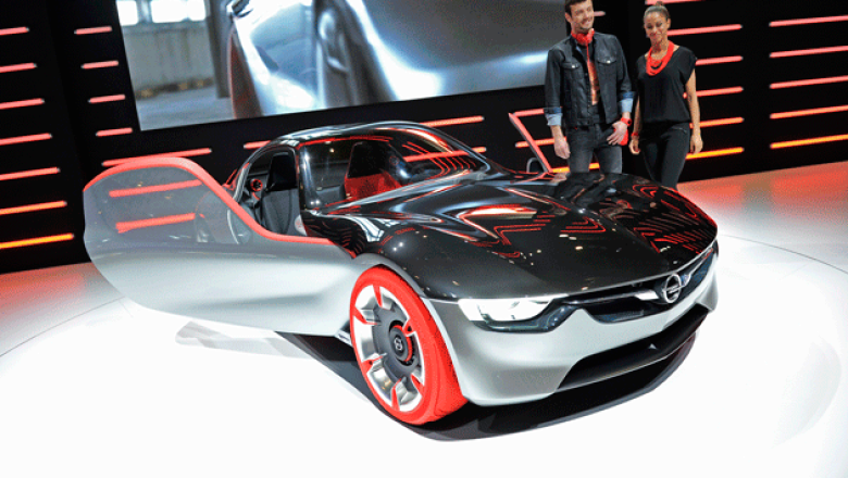 8. Opel GT. Este concept es uno de los autos más espectaculares y con mayores innovaciones tecnológicas.