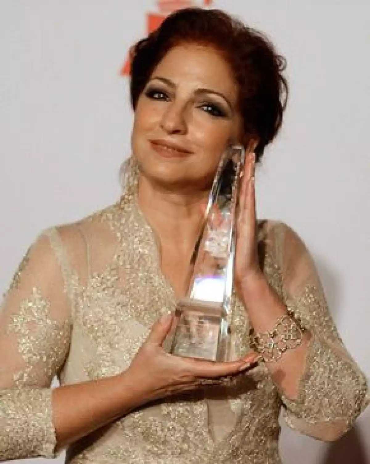 La artista cubana es la primera mujer en recibir el título Persona del Año de la Academia Latina de la Grabación.