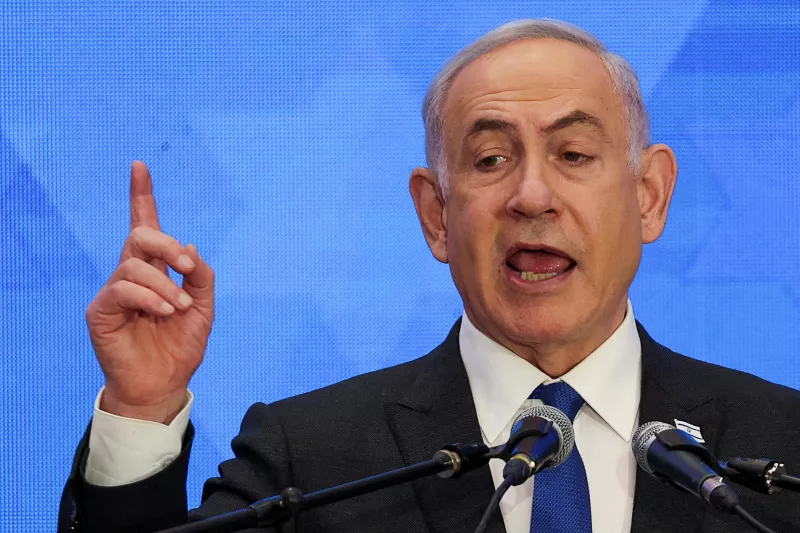 El primer ministro israelí, Benjamin Netanyahu, se dirige a la Conferencia de Presidentes de las principales organizaciones judías estadounidenses, en medio del conflicto en curso entre Israel y el grupo islamista palestino Hamas, en Jerusalén, el 18 de febrero de 2024.