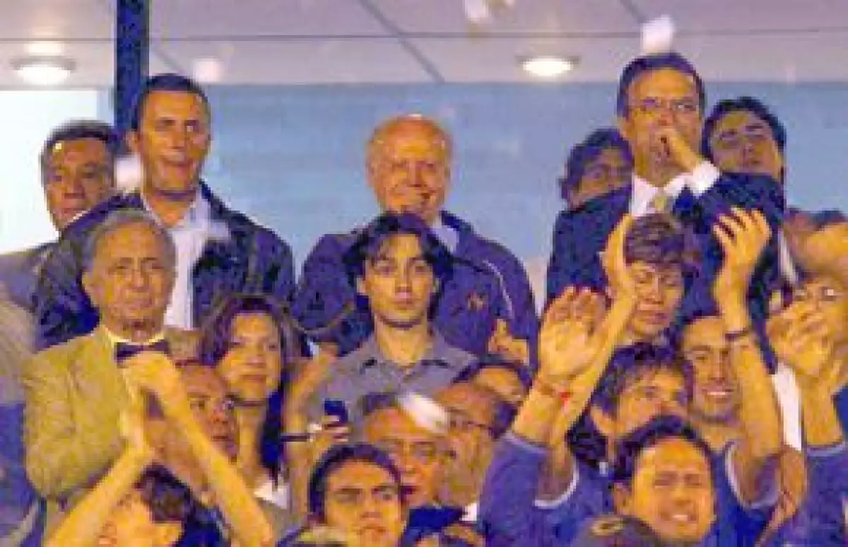 El rector de la UNAM, José Narro, y el jefe de gobierno del DF, Marcelo Ebrard, en el Estadio Universitario de Ciudad Universitaria.