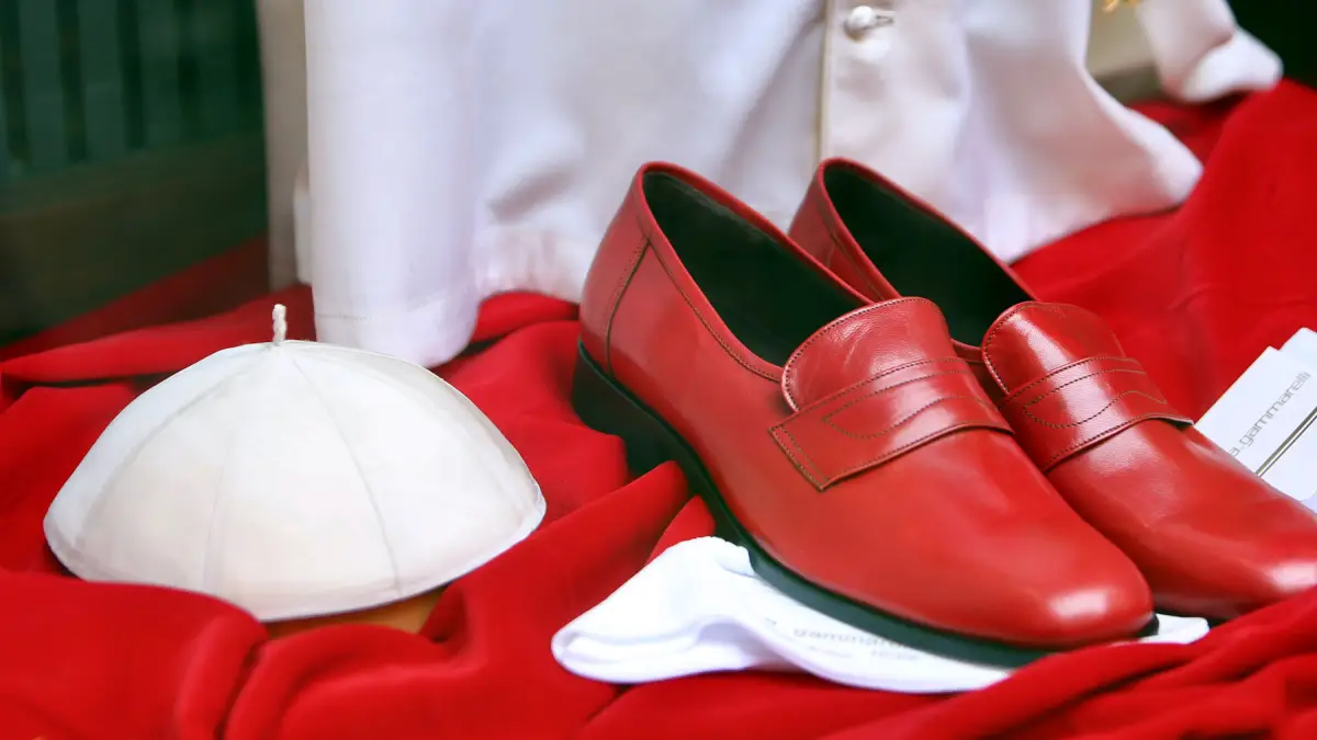 ¿Quién hace la ropa del nuevo papa? Sastrerías del Vaticano alistan competencia