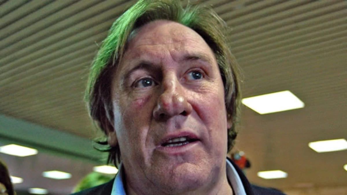 El actor Gerard Depardieu comenta una película en Cuba