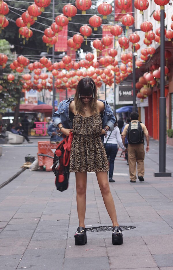 Venus-ELLE-Crocs-Balenciaga-05