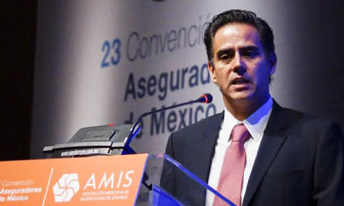 El sector asegurador alcanzará una penetración en el mercado de 2% del PIB en 2014, dijo Fernando Solis Soberón, presidente de AMIS. (Foto: Cuartoscuro)