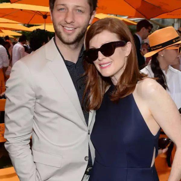 Derek Blasberg y Julianne Moore.
