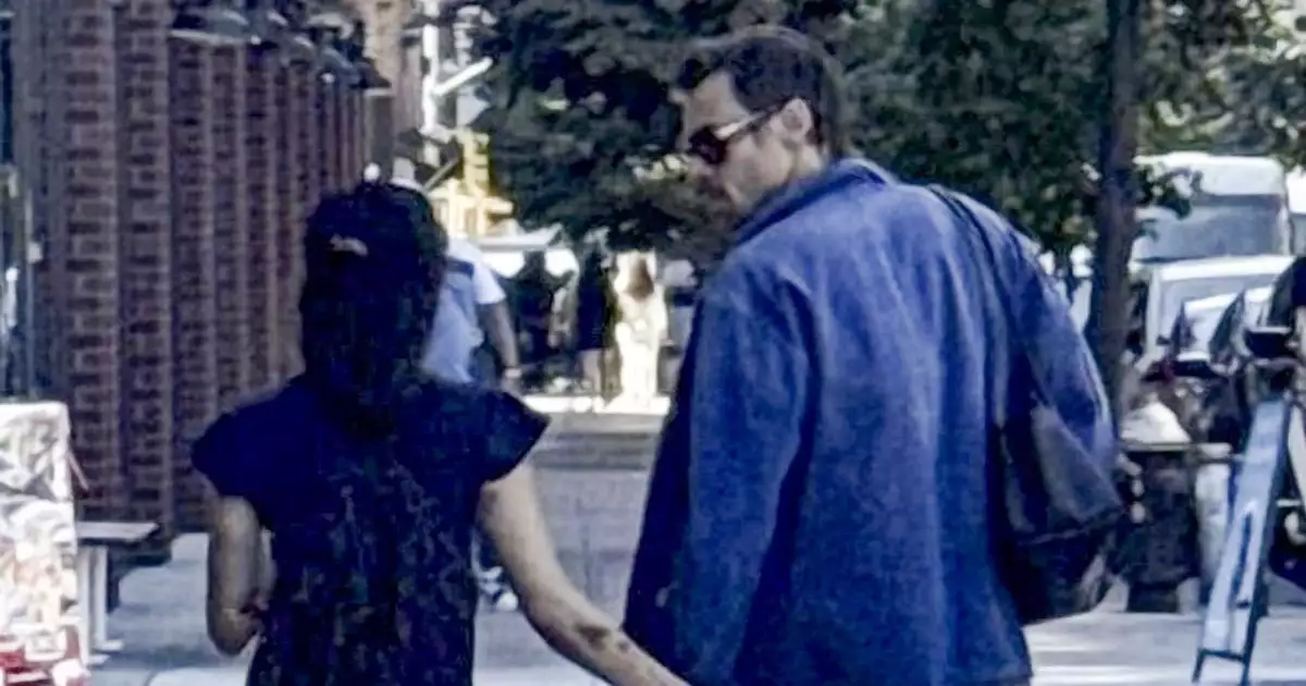 zoe-kravitz-harry-styles-de-la-mano.jpg