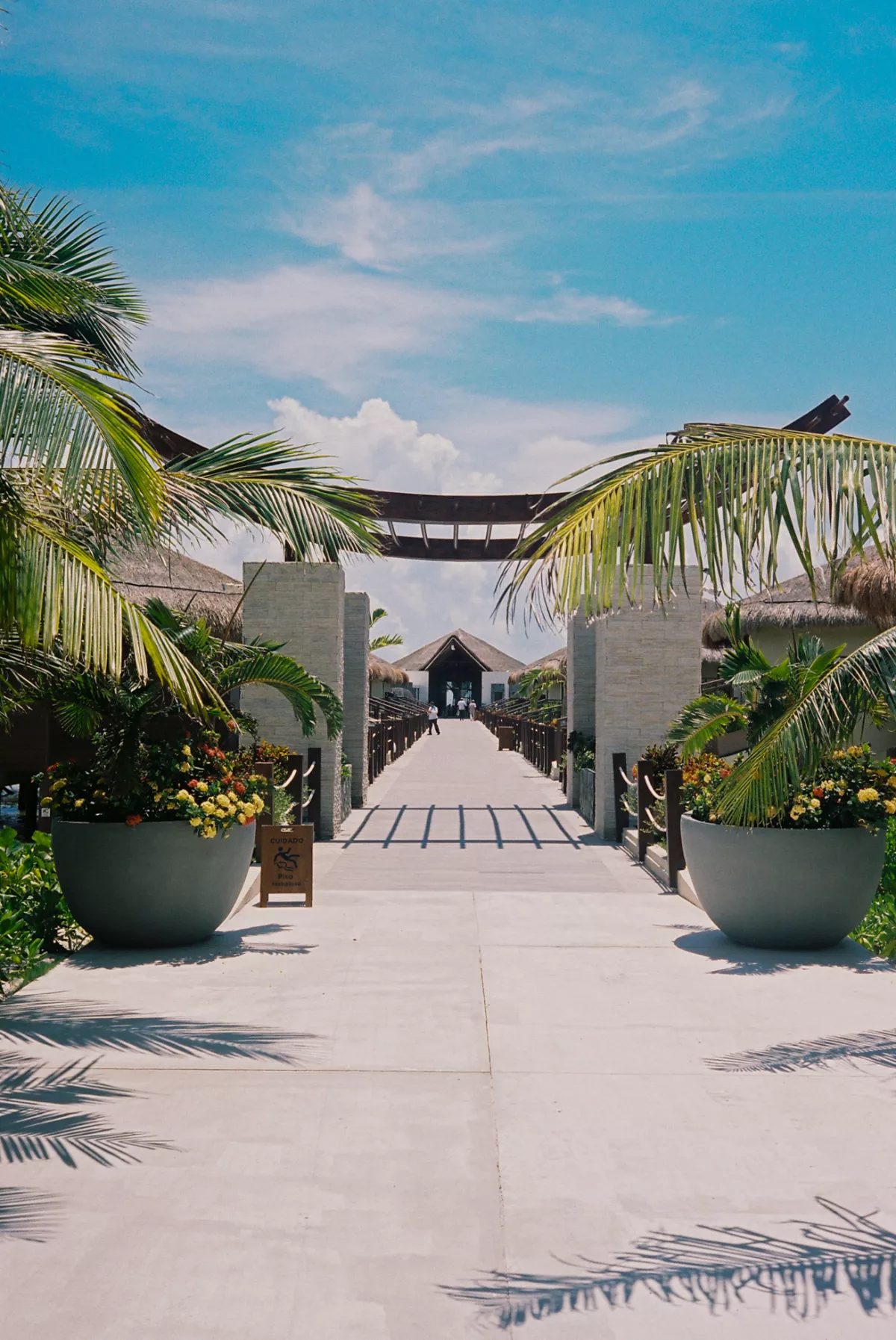 Foto de la entrada a palafitos-overwater-bungalows en Riviera Maya