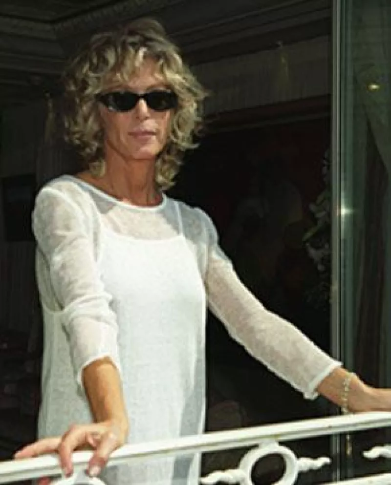 La actriz, famosa por su participación en la serie `Los ángeles de Charlie´ fue reportada como `estable´a pesar de que publicaron que se encontraba en la fase final de su lucha contra el cáncer.