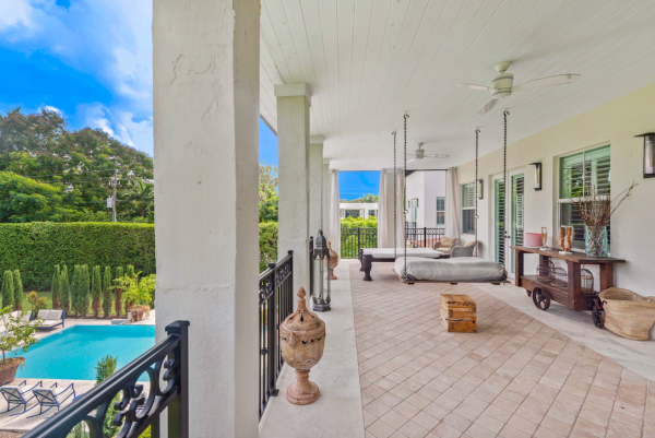 Sotheby's-Miami-terraza