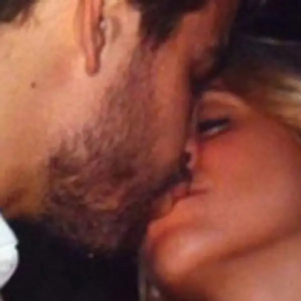 Shakira y Gerard Piqué. El romance se hizo público luego de que en 2010 circularan unas fotografías que confirmaban todas las sospechas de romance.