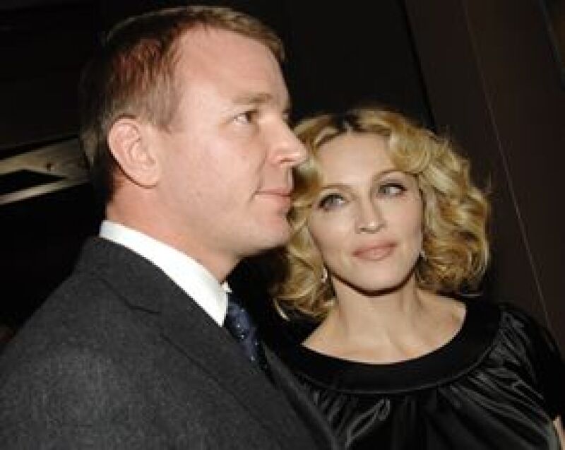 Parece que el divorcio entre el cineasta y la Reina del Pop llevará más tiempo en concretarse pues el aún esposo de la cantante no aceptó la primera oferta.