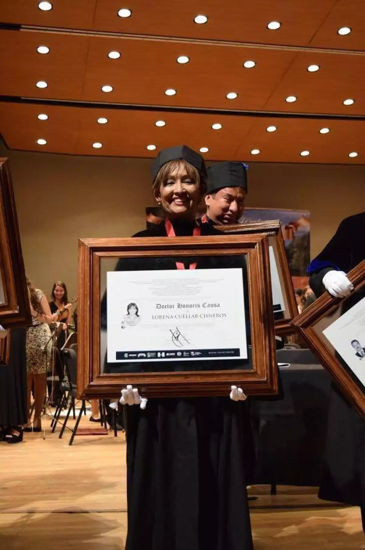 La candidata presumió en sus redes la condecoración a la que se hizo acreedora. 