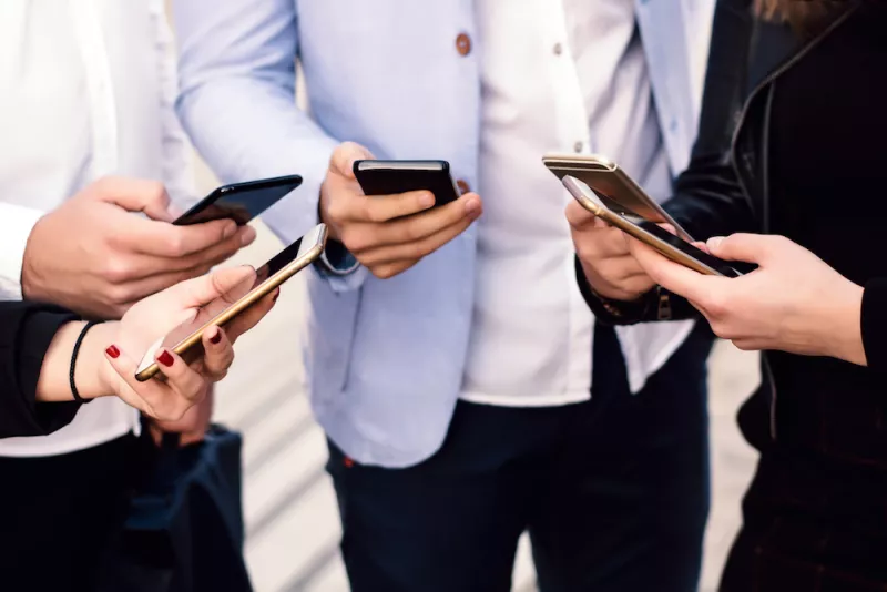 Dependencia al teléfono celular