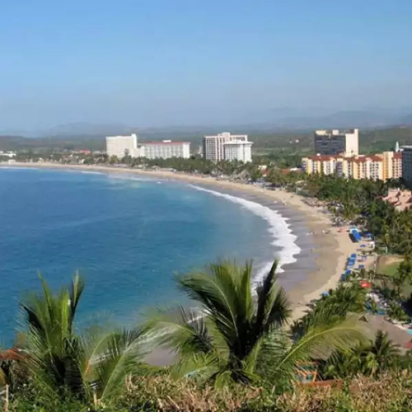 Ixtapa Zihuatanejo es la dualidad turística donde se combinan el placer de una vivencia en un puerto tradicional Mexicano. No dejes de visitarlo.