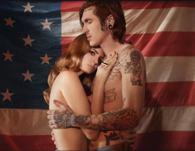 A sus 25 años, Elizabeth Woolridge Grant ha probado la miel del éxito y la hiel de la descalificación y el odio de quienes alguna vez la encumbraron como favorita de la ola hipster.