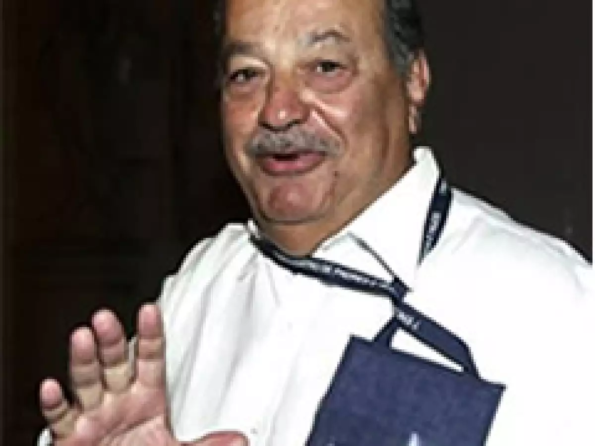 Carlos Slim a su llegada a Cartagena, Colombia. (Foto: Reuters)