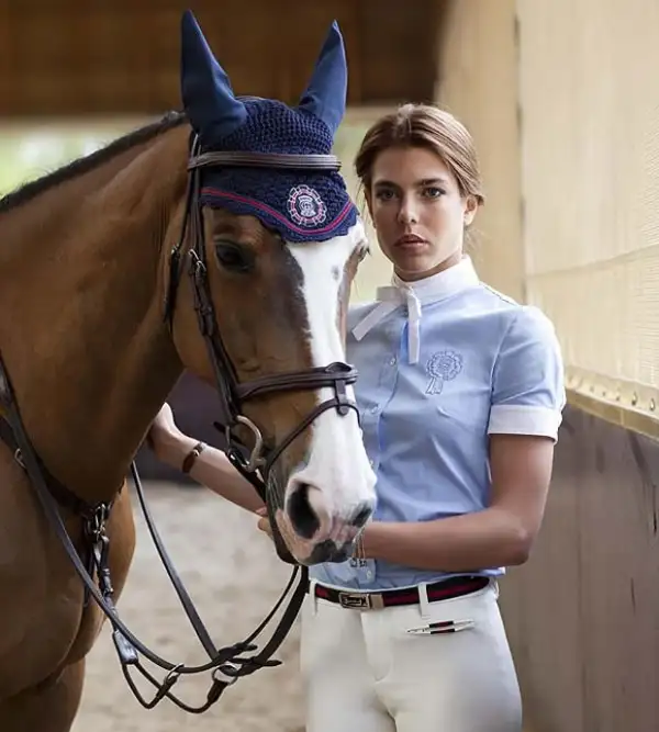 Este es un diseño de montar que Gucci creó para Carlota el año pasado.