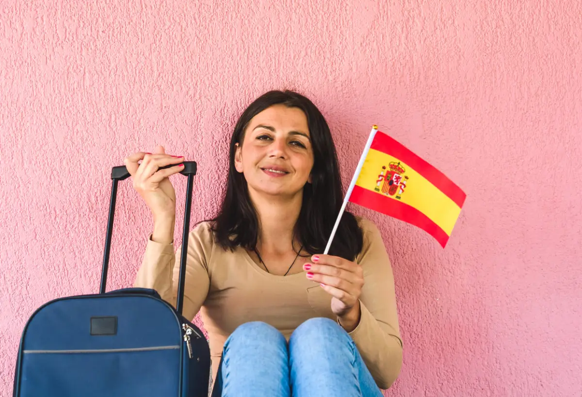 España regulariza hasta a un millón de migrantes, ¿cómo beneficia a América Latina?