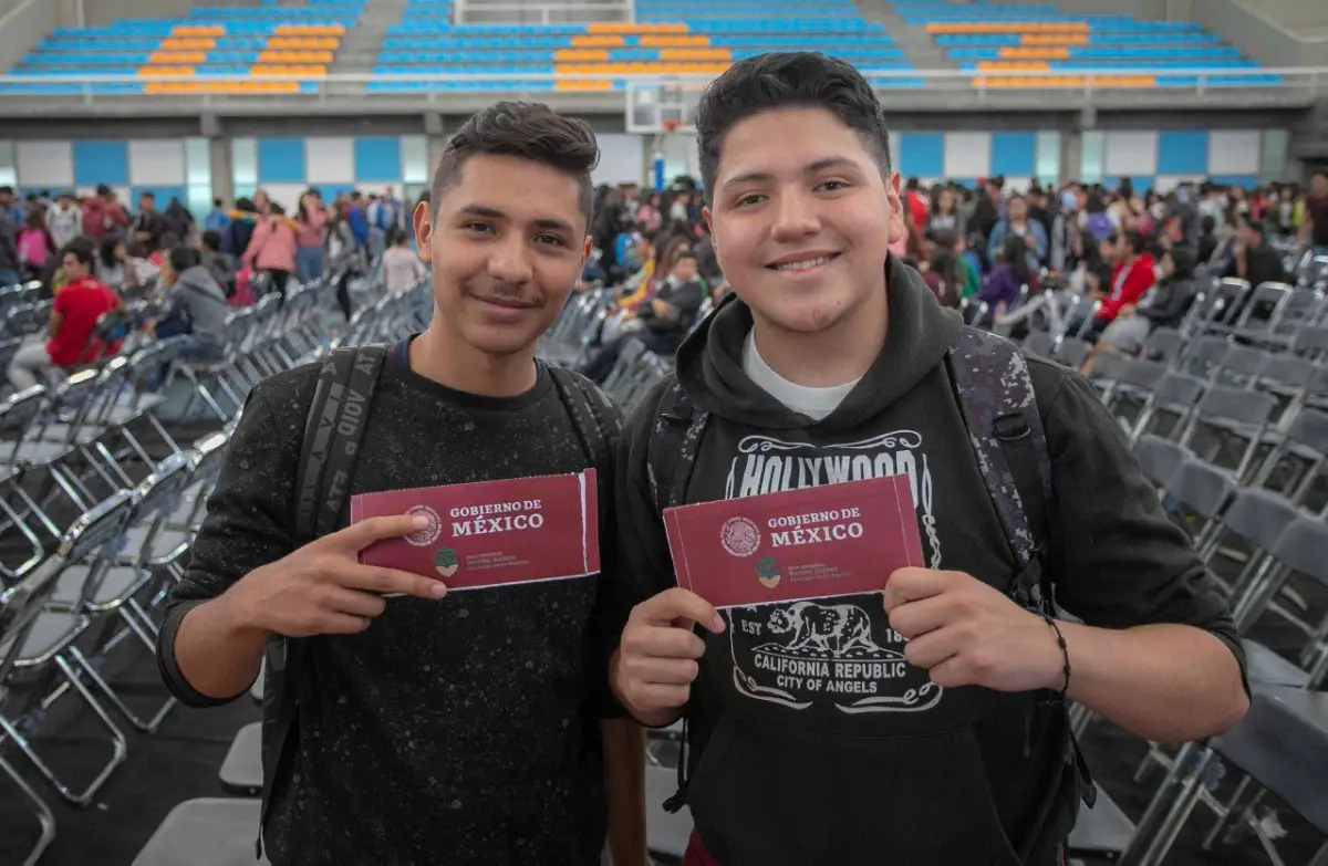 entrega-tarjetas-becas-benito-juarez-2024