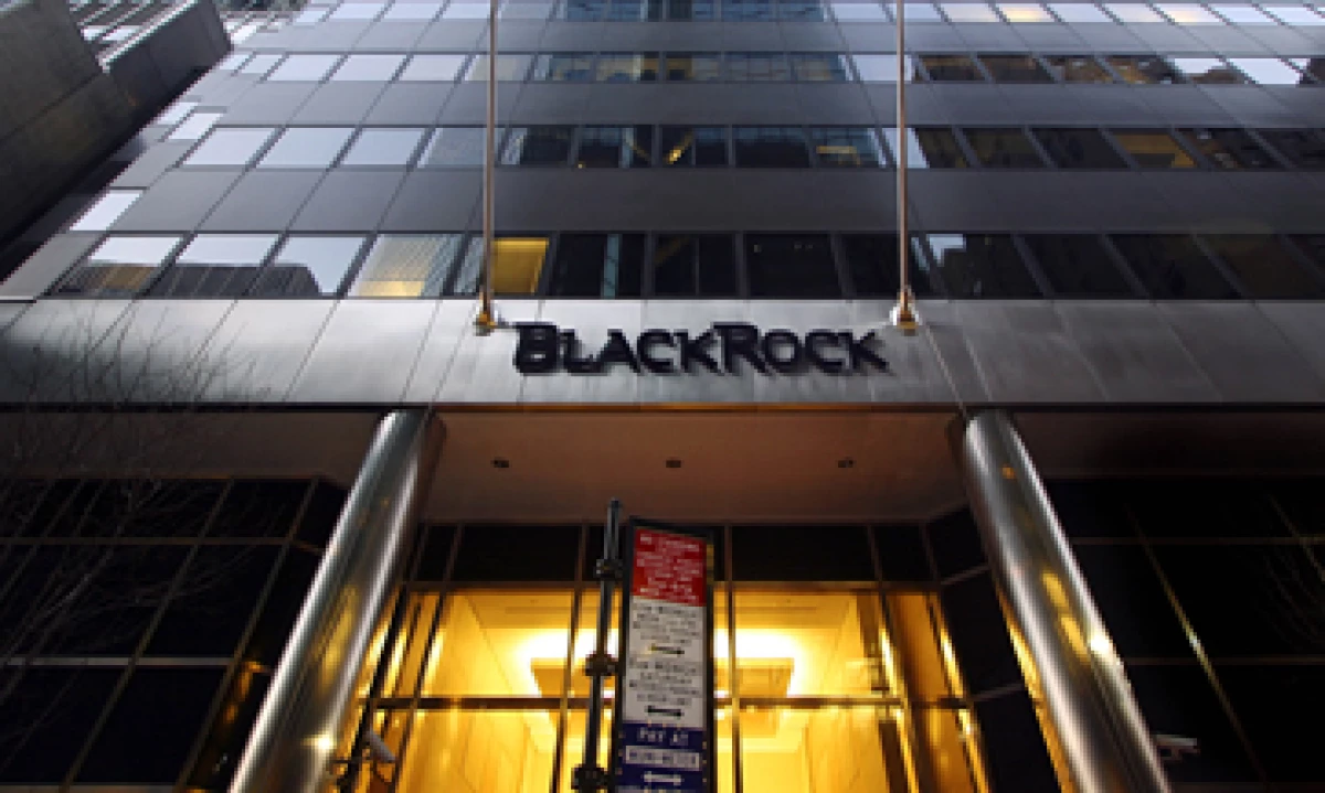BlackRock gestiona 3.7 billones de dólares (bdd) en activos y administra 1,000 fondos de inversión. Además, tiene presencia en 27 países. (Foto: AP)