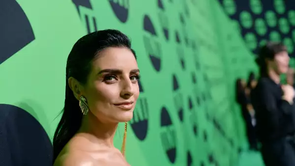 Aislinn Derbez