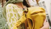 Ali Michael tiene 18 años y nació en Texas y a su corta edad ya ha caminado por las pasarelas de Galliano, Chanel, Dior y Lacroix. actualmente aparece en la campaña de la marca de accesorios Coach.